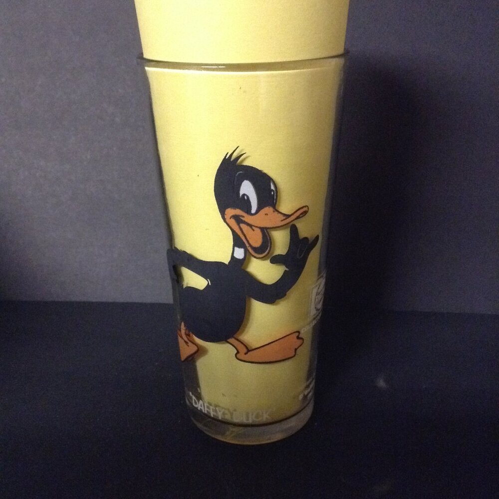 Vintage 1973 Loony Tunes Pepsi Daffy Duck Glass